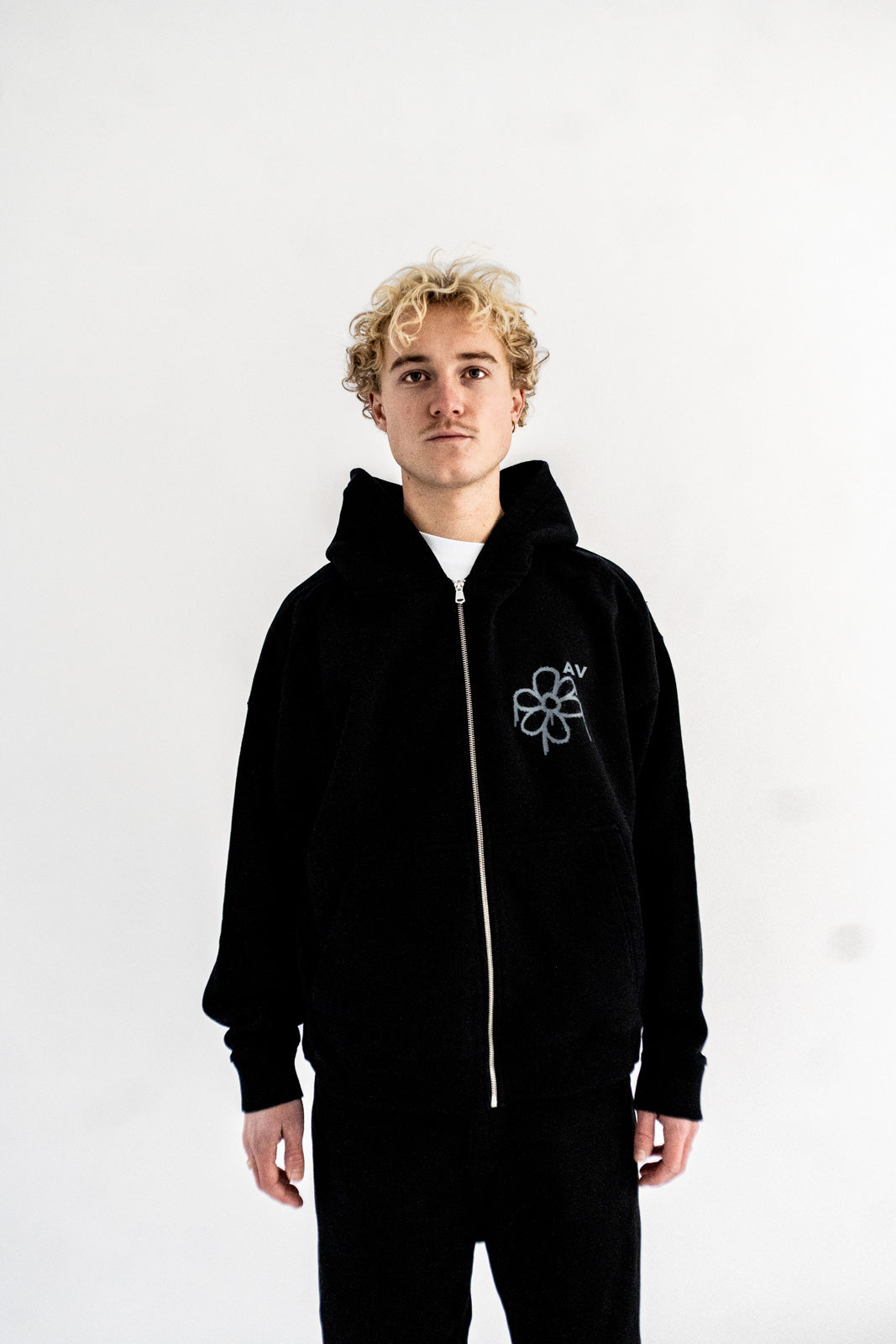 BLACK FLOWER ZIPPER